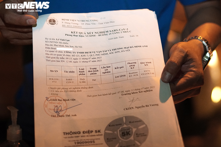 Ảnh: Chốt kiểm soát trắng đêm phòng chống COVID-19 tại cửa ngõ ra vào Hà Nội - 10