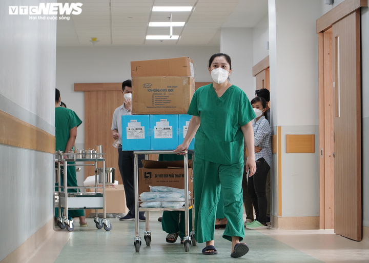 Ảnh: TP.HCM huy động bác sĩ giỏi, máy móc hiện đại nhất cho BV hồi sức COVID-19 - 5