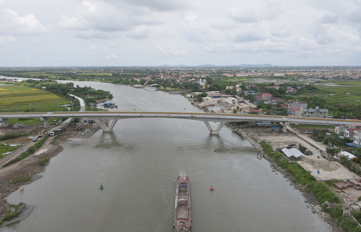 Hải Phòng lập chốt kiểm soát COVID-19 ở 2 cây cầu 'song sinh' nối với Hải Dương - 2