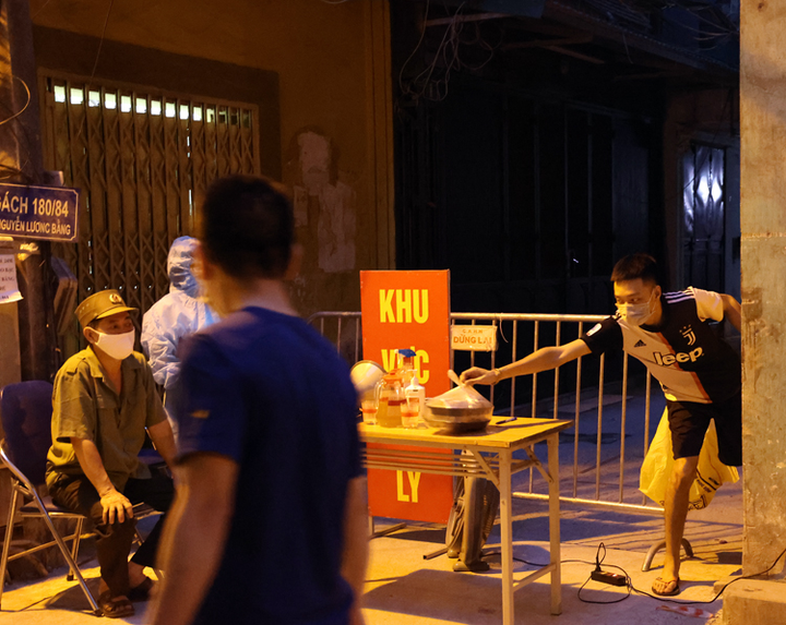 Hà Nội phong tỏa nơi ở của nhân viên Tổng Công ty Vận tải mắc COVID-19 - 3