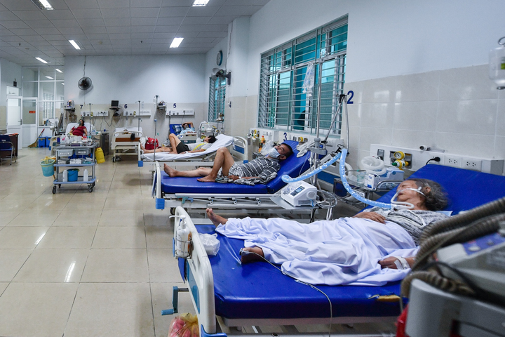 Bên trong khu điều trị người mắc COVID-19 có bệnh nền, thở máy tại TP.HCM - 9