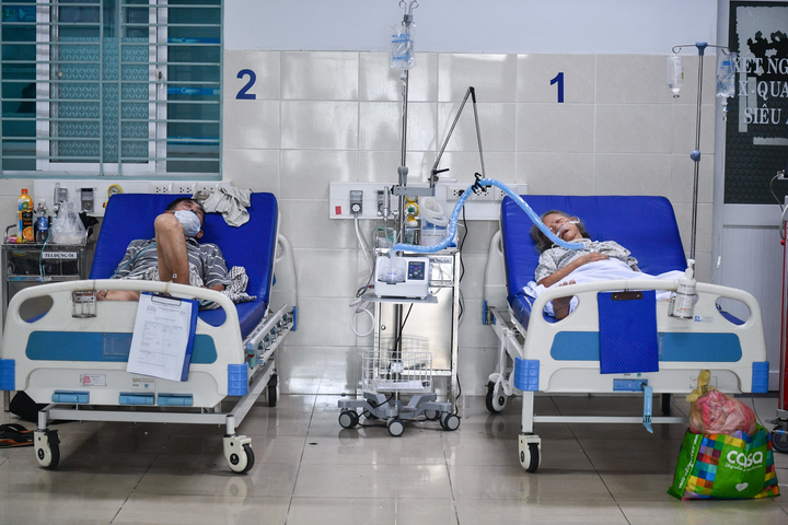 Bên trong khu điều trị người mắc COVID-19 có bệnh nền, thở máy tại TP.HCM - 6