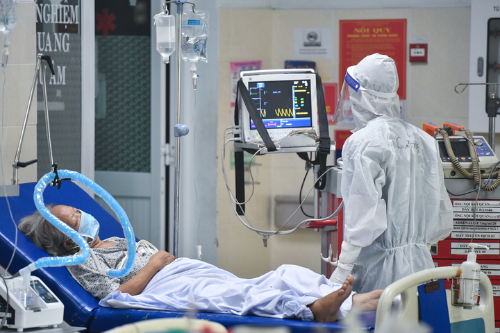 Bên trong khu điều trị người mắc COVID-19 có bệnh nền, thở máy tại TP.HCM - 7
