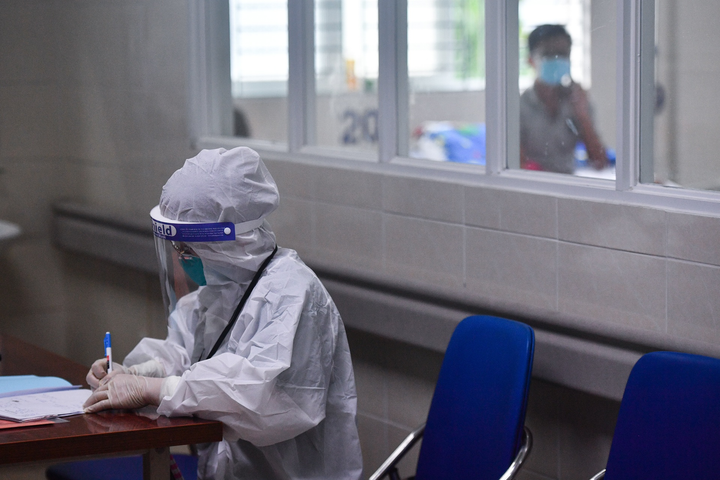 Bên trong khu điều trị người mắc COVID-19 có bệnh nền, thở máy tại TP.HCM - 5