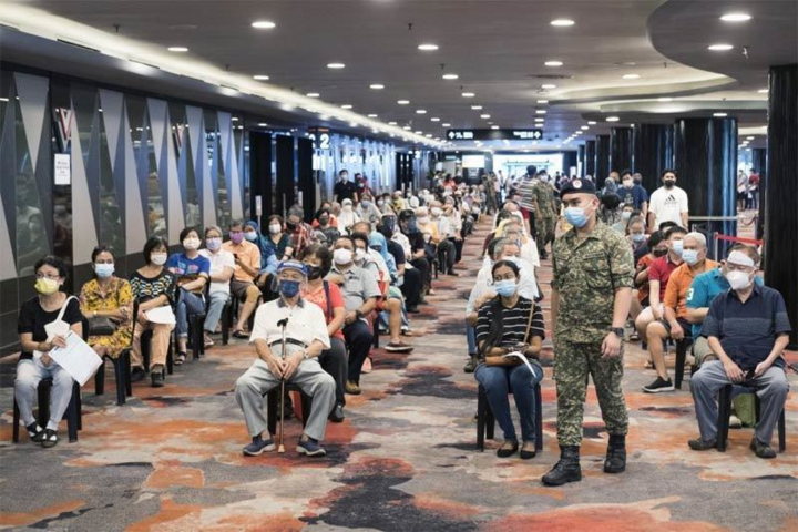 COVID-19: Campuchia cảnh báo thảm họa y tế, Malaysia thêm gần 13.000 ca bệnh - 2