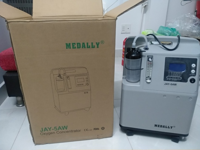 Không hiểu rõ về COVID-19, nhiều người mua máy tạo oxy - 1