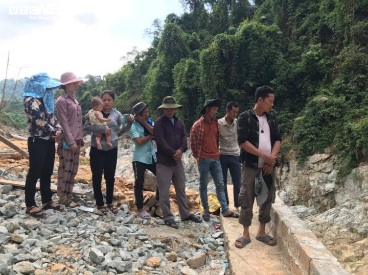 Ảnh: Nửa tháng lật tung sông Rào Trăng vẫn không thấy 11 công nhân mất tích - 10