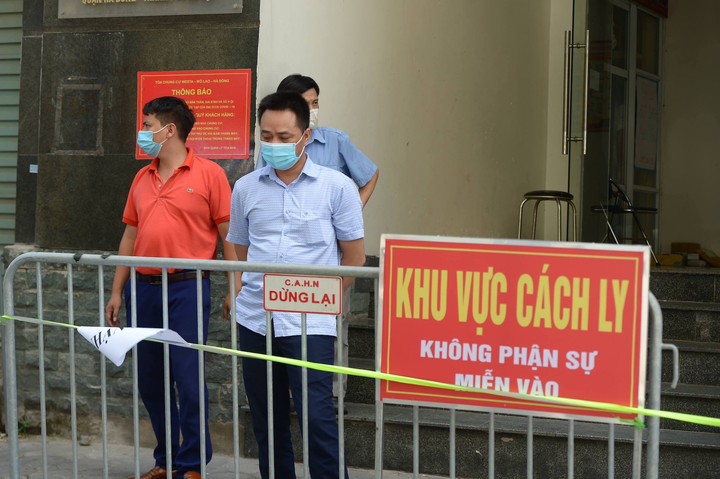 Hà Nội phong toả cửa hàng xổ số có ca dương tính với SARS-CoV-2 - 6