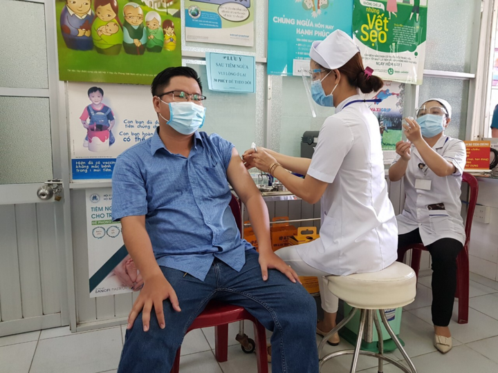 Cần Thơ không yêu cầu doanh nghiệp tiếp nhận đăng ký tiêm vaccine dịch vụ - 1