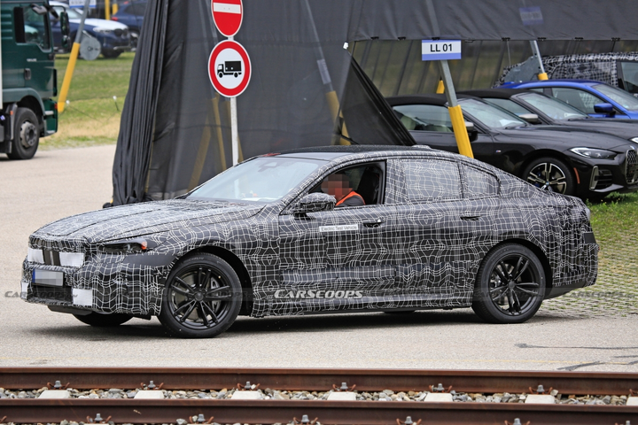 Hé lộ nhiều thiết kế ngoại thất của BMW i5 điện - 3