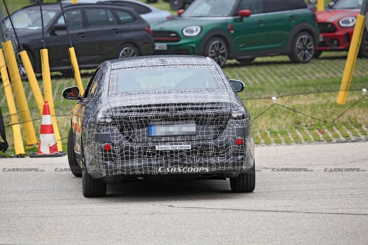 Hé lộ nhiều thiết kế ngoại thất của BMW i5 điện - 4