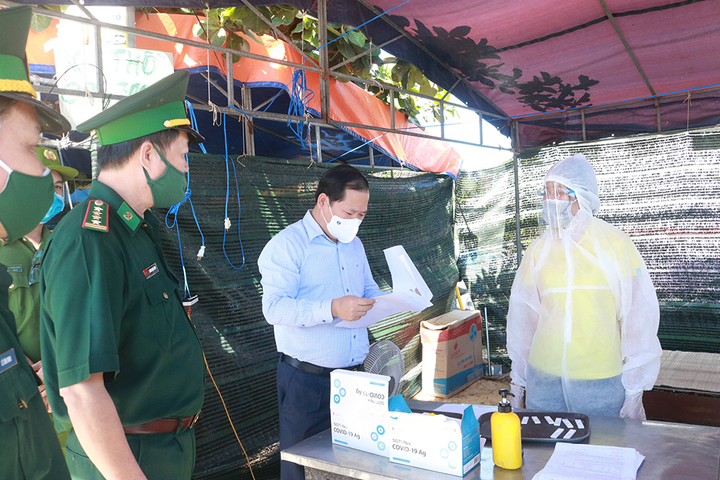 Bình Định thuê máy bay chở 1.000 người làm việc tại TP.HCM về quê nhà - 2