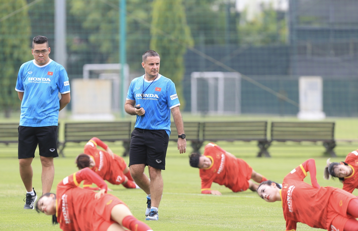 11 thành viên tuyển nữ Việt Nam phải cách ly - 2