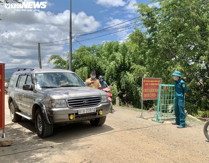 Cận cảnh những khu vực giãn cách xã hội theo Chỉ thị 16 ở Gia Lai - 1