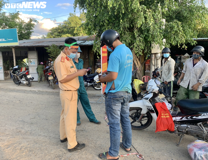 Cận cảnh những khu vực giãn cách xã hội theo Chỉ thị 16 ở Gia Lai - 4