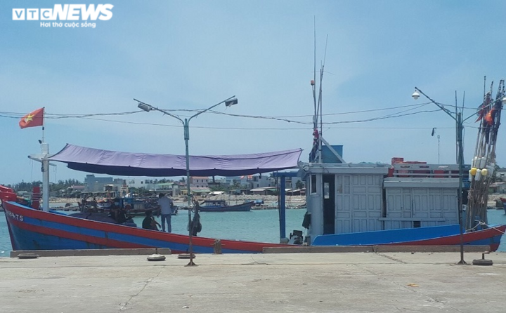 Quảng Ngãi: 12 ngư dân dương tính SARS-CoV-2 - 1