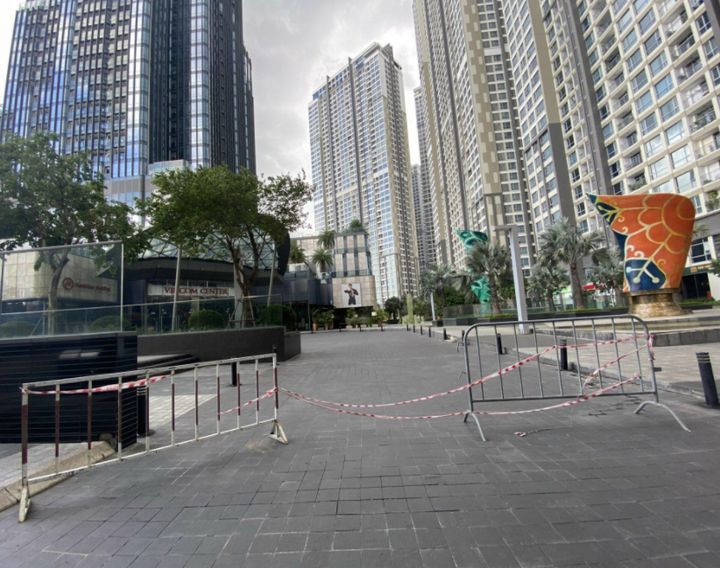 TP.HCM phong tỏa một phần tòa nhà Landmark 81 - 1