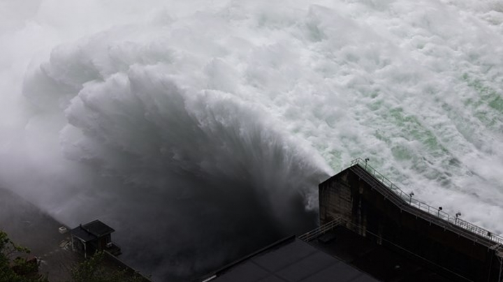 Vỡ hai đập ở khu tự trị Nội Mông của Trung Quốc - 1