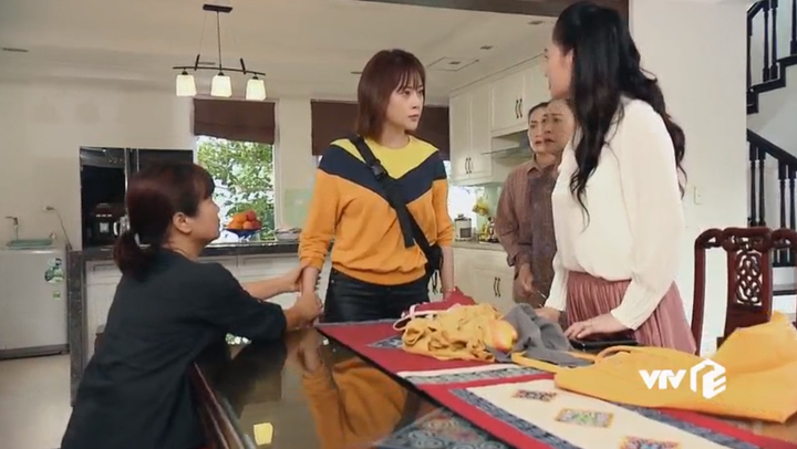 ‘Hương vị tình thân’ tập 65: Bà Bích bị buộc tội ăn cắp và đuổi việc - 3