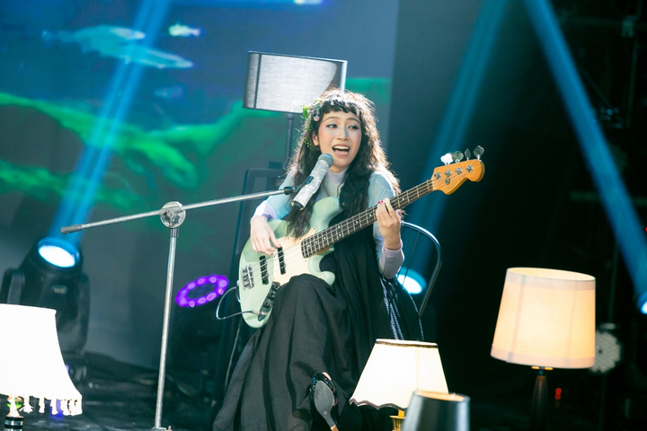 Con gái Mỹ Linh hóa công chúa, song ca tình tứ cùng Khắc Hưng - 4