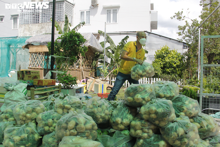 Nghỉ việc vì COVID-19, hàng xóm rủ nhau nấu cơm gửi tặng tuyến đầu chống dịch - 4