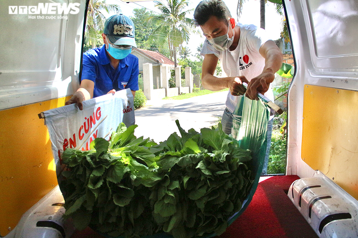 Ảnh: Người dân Gia Lai, Kon Tum gom rau củ gửi tặng TP.HCM - 8