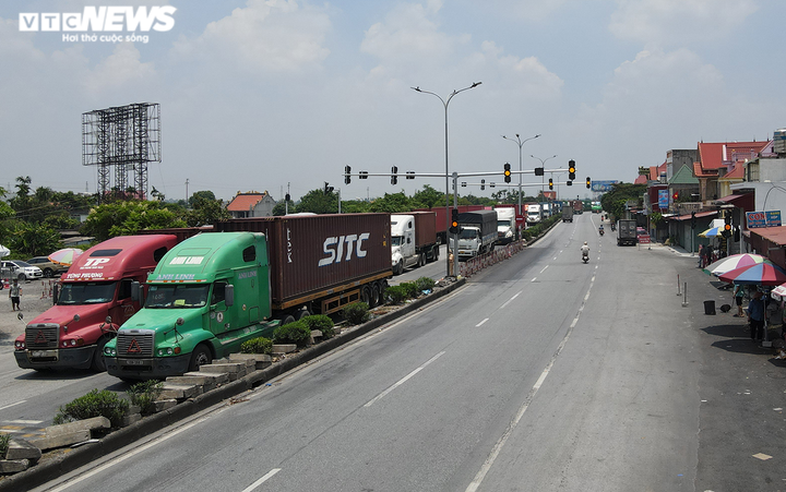 Ảnh: Quốc lộ 5 thoát cảnh ùn tắc xe qua chốt kiểm soát COVID-19 vào Hải Phòng - 1