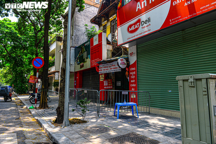 Hà Nội phong tỏa chợ thuốc trên phố Láng Hạ và các hộ dân liên quan ca COVID-19 - 7