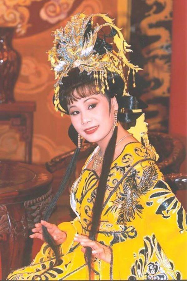 'Nữ hoàng Mưa bụi' làm nail trên đất Mỹ sau khi giải nghệ - 2