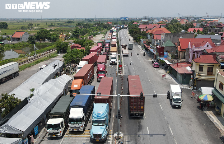 Ảnh: Quốc lộ 5 thoát cảnh ùn tắc xe qua chốt kiểm soát COVID-19 vào Hải Phòng - 3