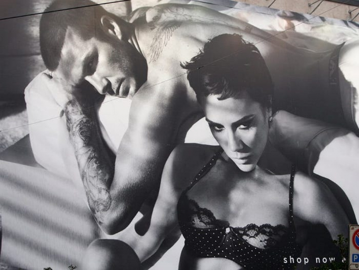 Ảnh: Nhìn lại 22 năm hôn nhân của David Beckham - Victoria - 9