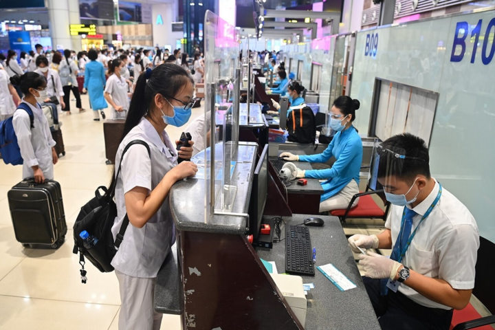 Vietnam Airlines vận chuyển hơn 1300 nhân viên y tế tham gia chống dịch - 2