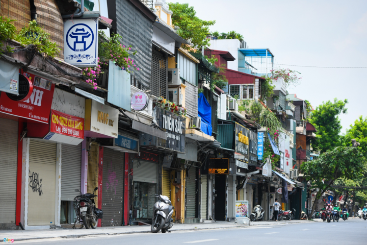 Nhà phố cổ Hà Nội đồng loạt treo biển cho thuê, bán nhà - 1