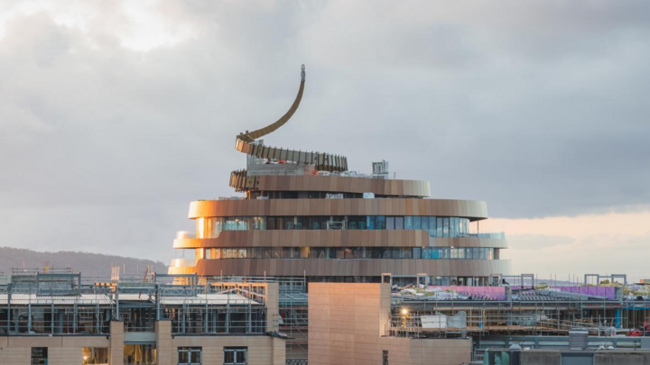 Khách sạn 800 triệu đô trông như ‘biểu tượng nhạy cảm’ bị dân mạng troll tới tấp - 1