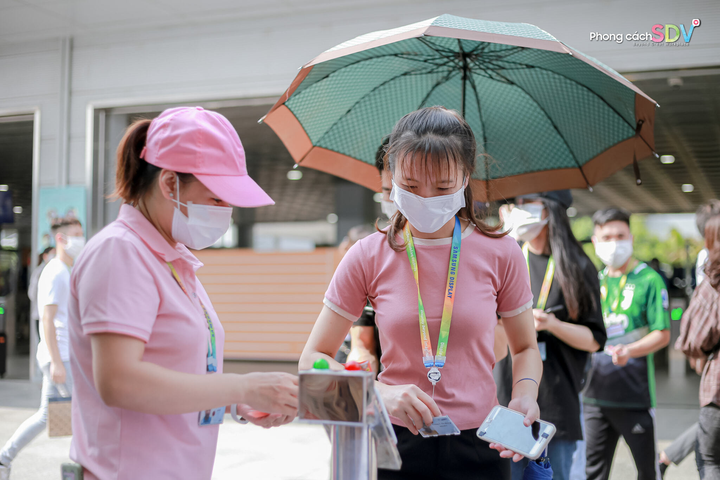 Bắc Ninh yêu cầu công nhân chỉ được rời khỏi nhà máy sau 20h, về nhà trước 21h - 1