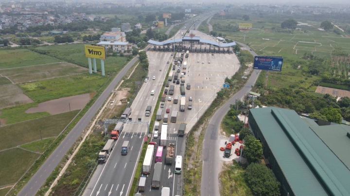 Hàng xe nối dài, ùn tắc gần 3km ở chốt kiểm dịch trên cao tốc Pháp Vân - Cầu Giẽ - 3