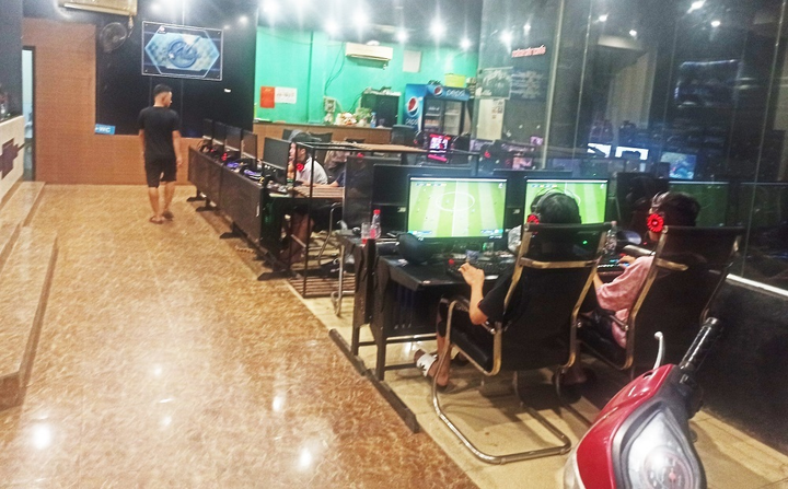 Lén lút kinh doanh mùa dịch, 2 chủ quán Internet ở Hà Tĩnh bị phạt - 1