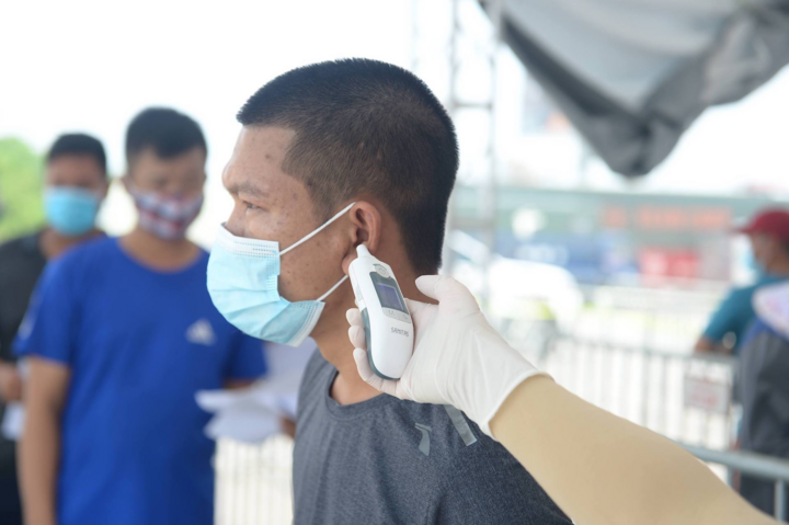 Hàng xe nối dài, ùn tắc gần 3km ở chốt kiểm dịch trên cao tốc Pháp Vân - Cầu Giẽ - 8