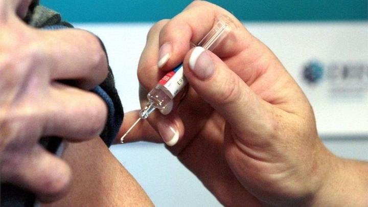 Tham lam tiêm tận 4 mũi vaccine COVID-19, người đàn ông phải trả giá - 1