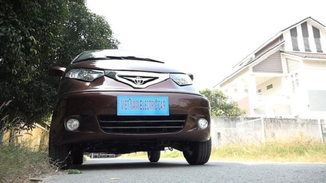 Ô tô điện tự chế của thợ Việt lên báo Tây - 1