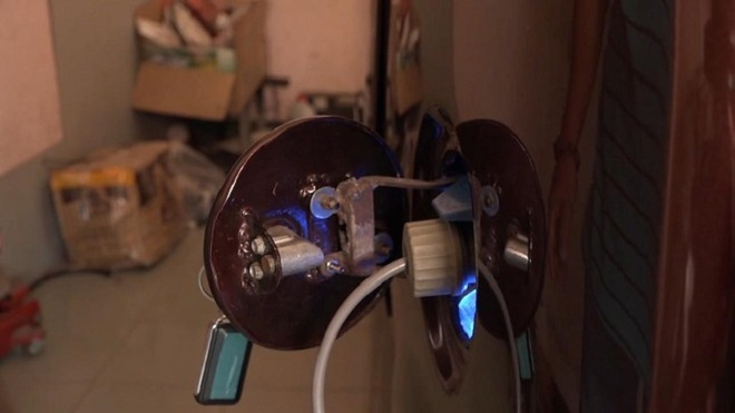 Ô tô điện tự chế của thợ Việt lên báo Tây - 4