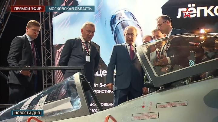 Tiêm kích tàng hình Nga đón vị khách đặt biệt trong ngày khai mạc MAKS-2021 - 1