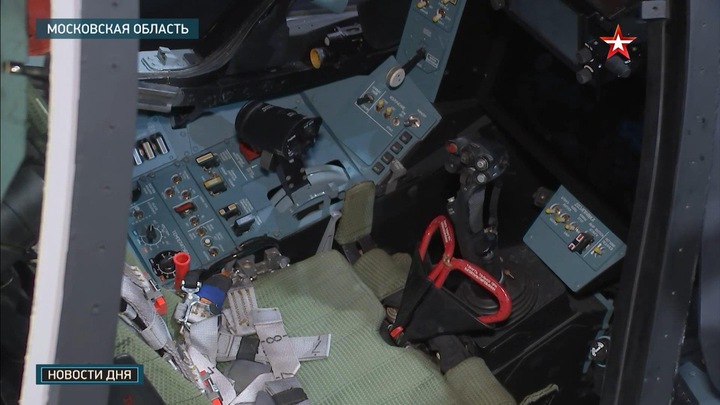 Tiêm kích tàng hình Nga đón vị khách đặt biệt trong ngày khai mạc MAKS-2021 - 11