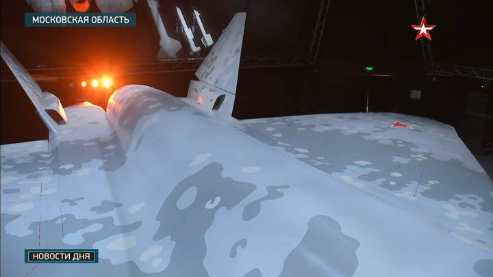 Tiêm kích tàng hình Nga đón vị khách đặt biệt trong ngày khai mạc MAKS-2021 - 4