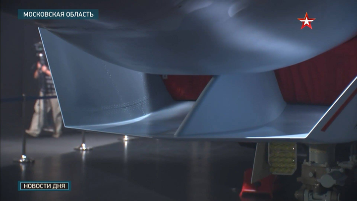 Tiêm kích tàng hình Nga đón vị khách đặt biệt trong ngày khai mạc MAKS-2021 - 6