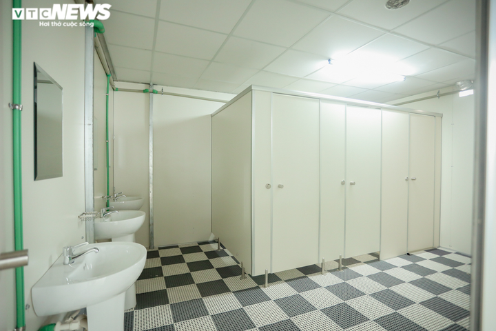 Ảnh: Bệnh viện dã chiến Thuận Kiều Plaza khoác áo mới sau 14 ngày cải tạo - 14