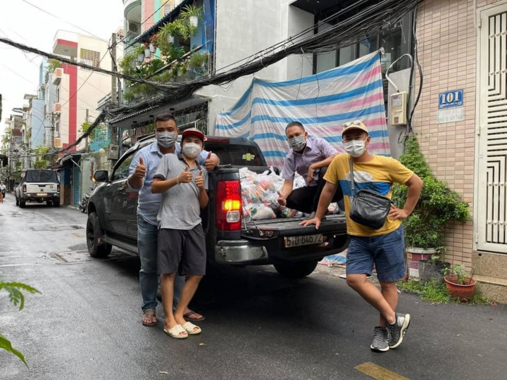 Chồng vận chuyển thực phẩm chống dịch, dỗi vợ vì bị hỏi: Làm vậy có tiền không? - 4