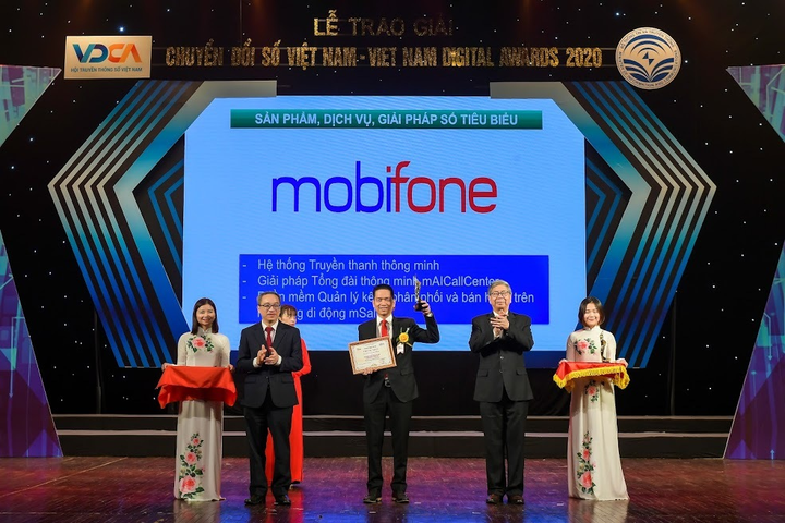 MobiFone lọt Top 10 doanh nghiệp công nghệ thông tin - viễn thông Việt Nam - 2