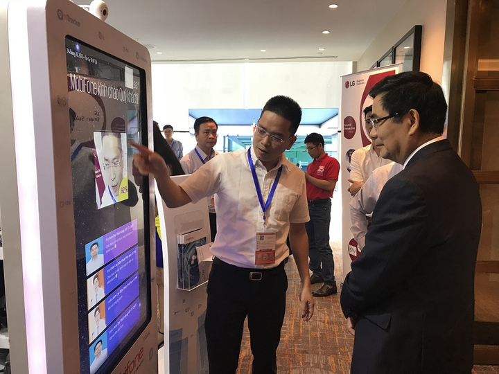 MobiFone lọt Top 10 doanh nghiệp công nghệ thông tin - viễn thông Việt Nam - 3