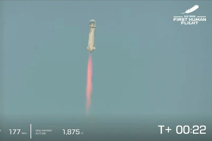 Jeff Bezos mất bao nhiêu tiền cho 10 phút bay lên vũ trụ? - 1